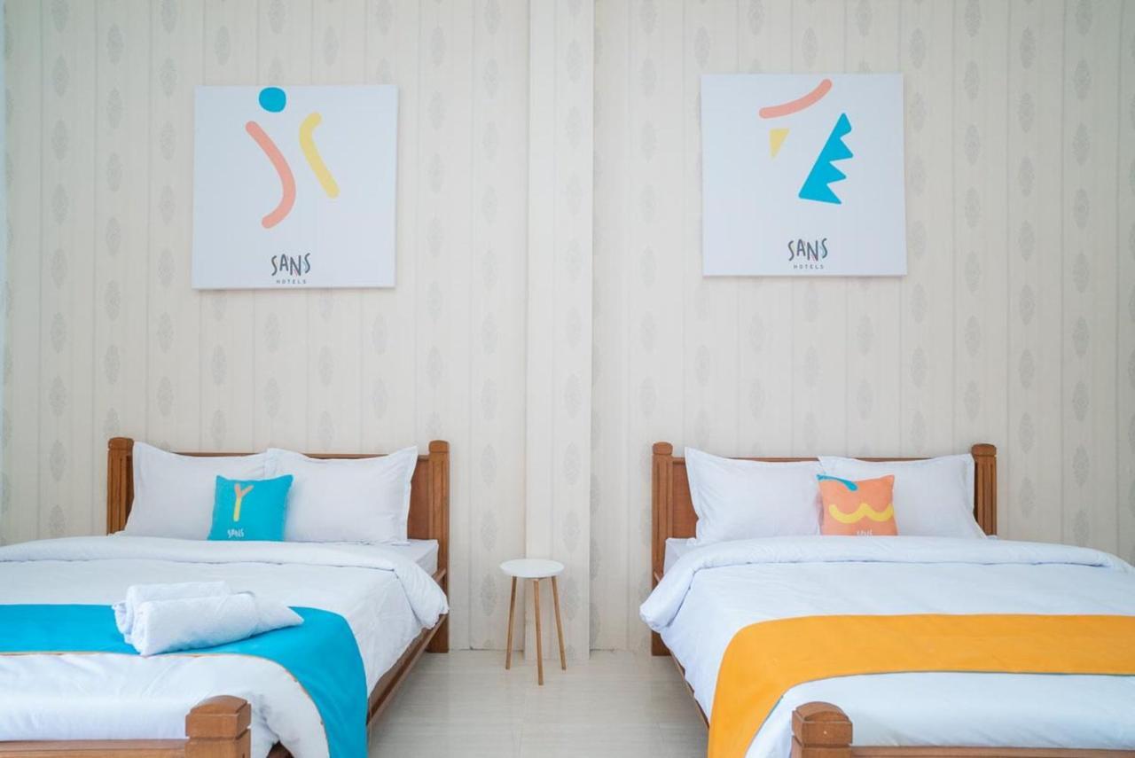 Sans Hotel Queen Batu Sumber Brantas Eksteriør billede