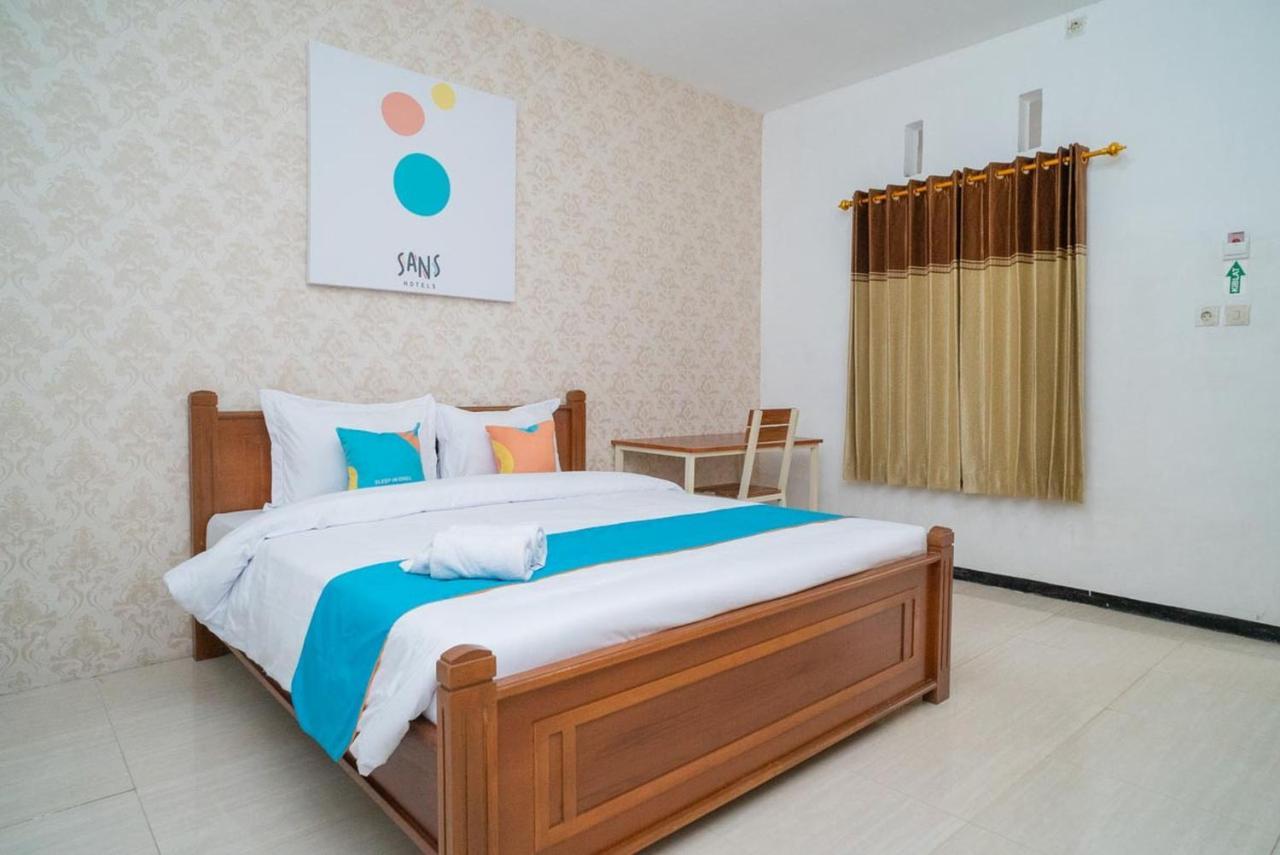 Sans Hotel Queen Batu Sumber Brantas Eksteriør billede